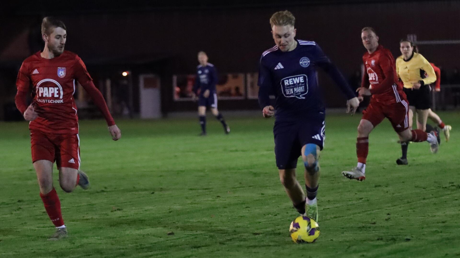 FC Wörpetal stürmt mit 3:1-Sieg vorübergehend an die Tabellenspitze Dennis Brückner war der gewohnte Aktivposten im Offensivspiel des FC Wörpetal. In der 92. Minute musste er nach einer Roten Karte den Platz verlassen.