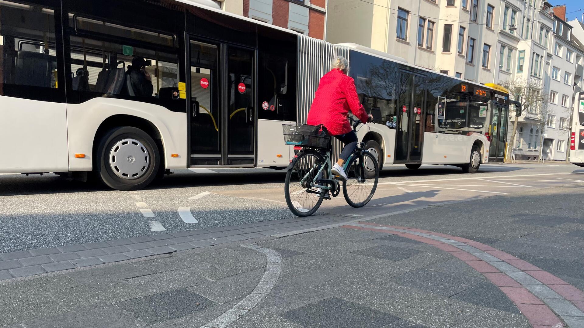 Übergang des Radwegs von der Schillerstraße in die Bismarckstraße.
