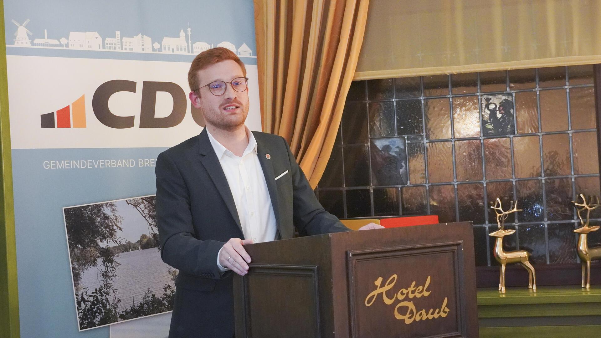 Der Bremervörder Christdemokrat Dirk-Frederik Stelling (32) hat ein Ziel vor Augen: Bei der Kommunalwahl 2026 möchte er für das Amt als hauptamtlicher Bremervörder Bürgermeister kandidieren.