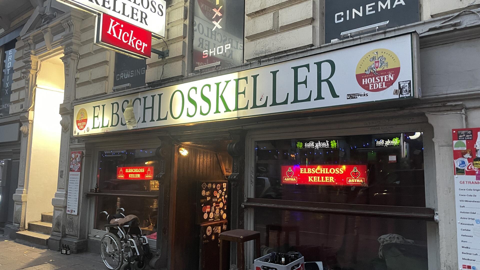 Eine Kneipe von außen.