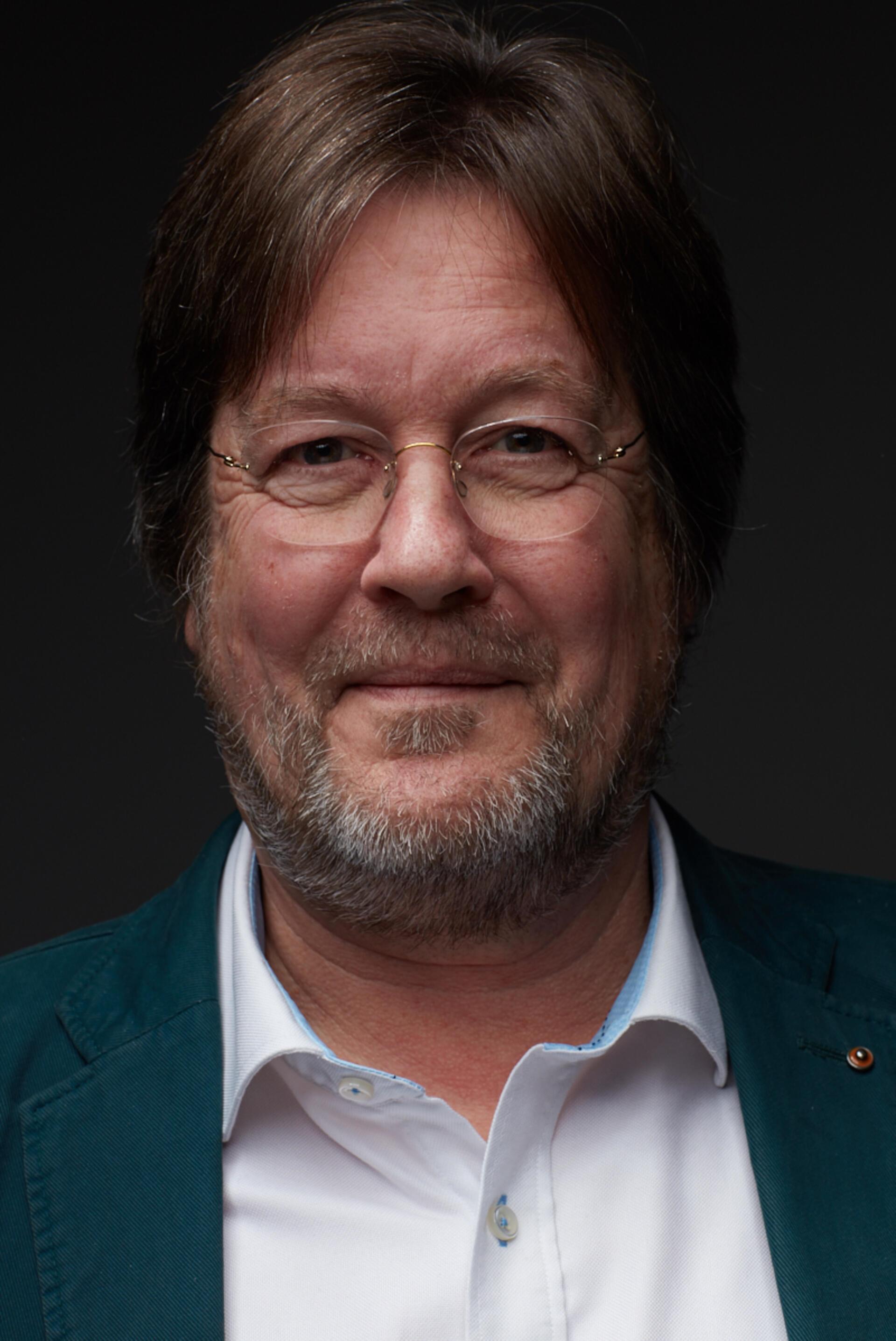 Der Historiker und Journalist Dr. Matthias von Hellfeld ist am 3. April um 19 Uhr im Bremervörder Zuhör-Café.