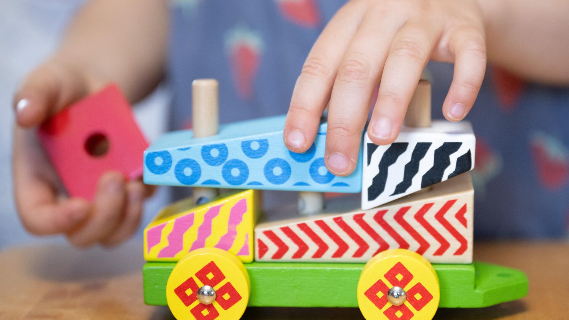  Kinder spielen im Rahmen eines Pressetermins in einer Kindertagespflege. 