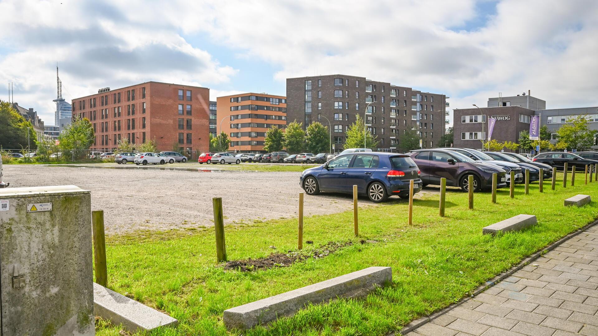 Parkplatz an der sogenannten Alten Feuerwache: Kreuzung  Querstraße und Barkhausenstraße in Bremerhaven.  