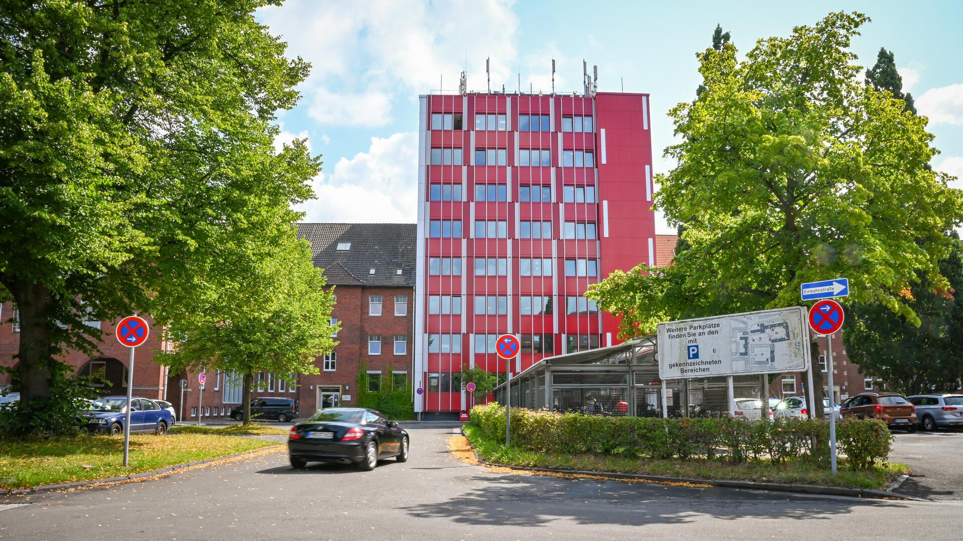 Der Parkraum an den Stadthäusern soll nun bewirtschaftet werden.