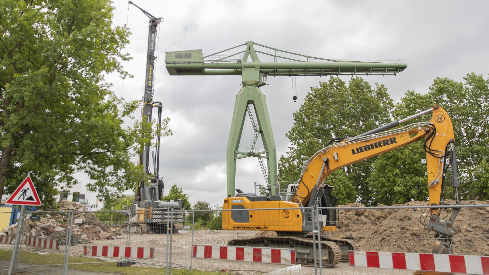 Baustelle zur Versetzung des Rickmers-Krans.