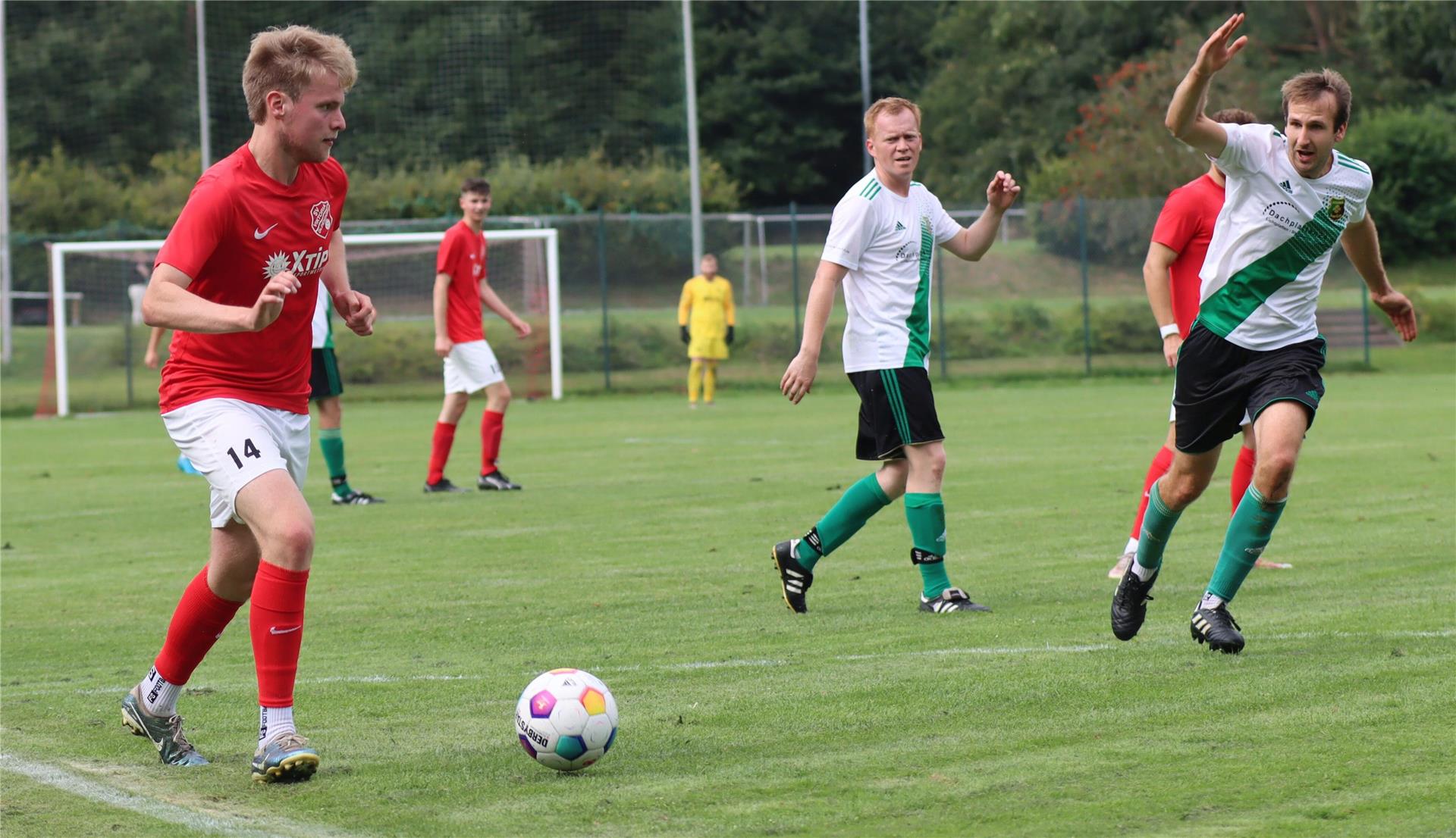 Der SV Viktoria Oldendorf - hier mit Fabian Setzer gegen Heeslingen III - spielte lange aussichtsreich um den Aufstieg in die Kreisliga mit, verpasste aber erneut das Relegationsspiel.