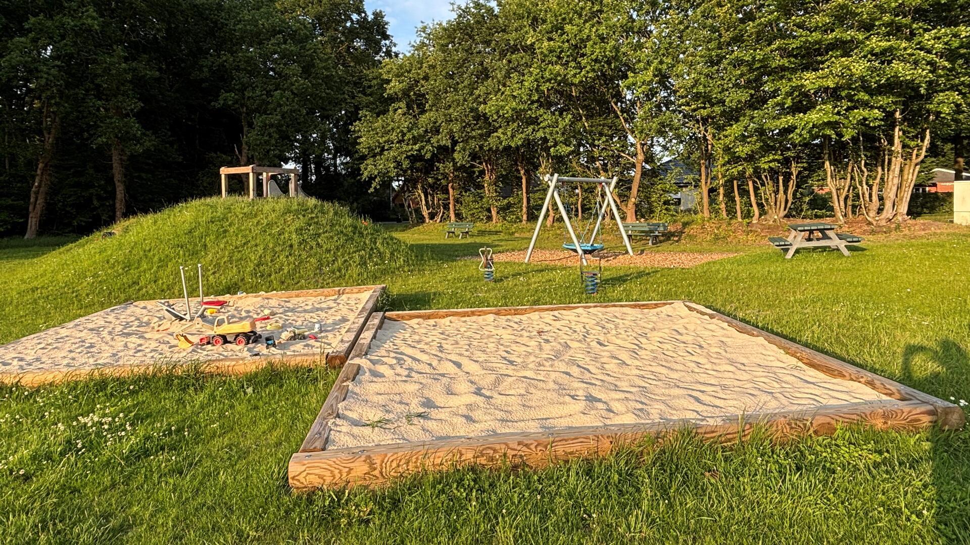 Der Spielplatz im Oeser Neubaugebiet ist fertig. In Volkmarst und Basdahl werden zudem einige Spielplätze modernisiert.