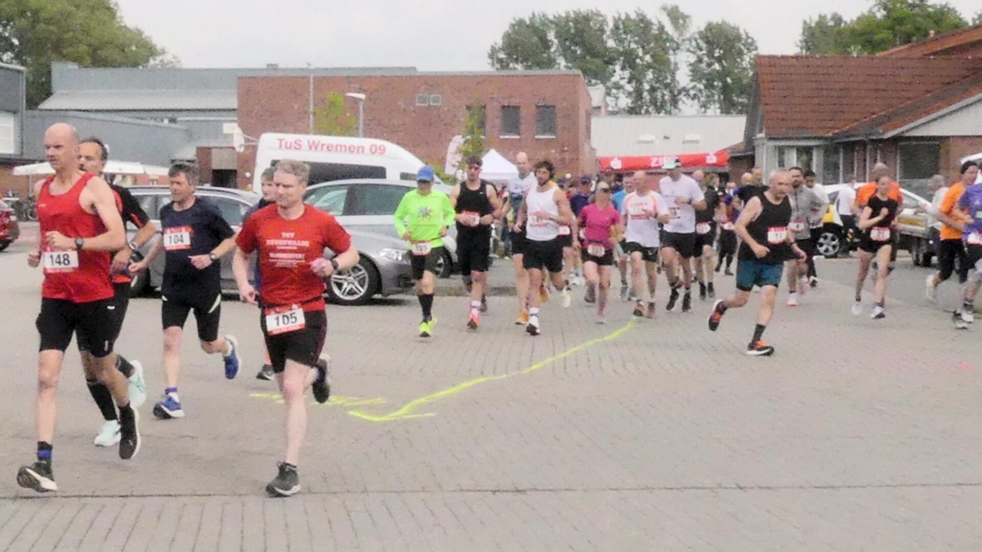 Der Start zum Wremer Deichlauf 2025