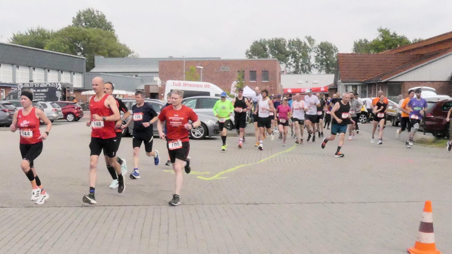 Der Start zum Wremer Deichlauf 2025 - auch im 37. Jahr eine gelungene Veranstaltung.