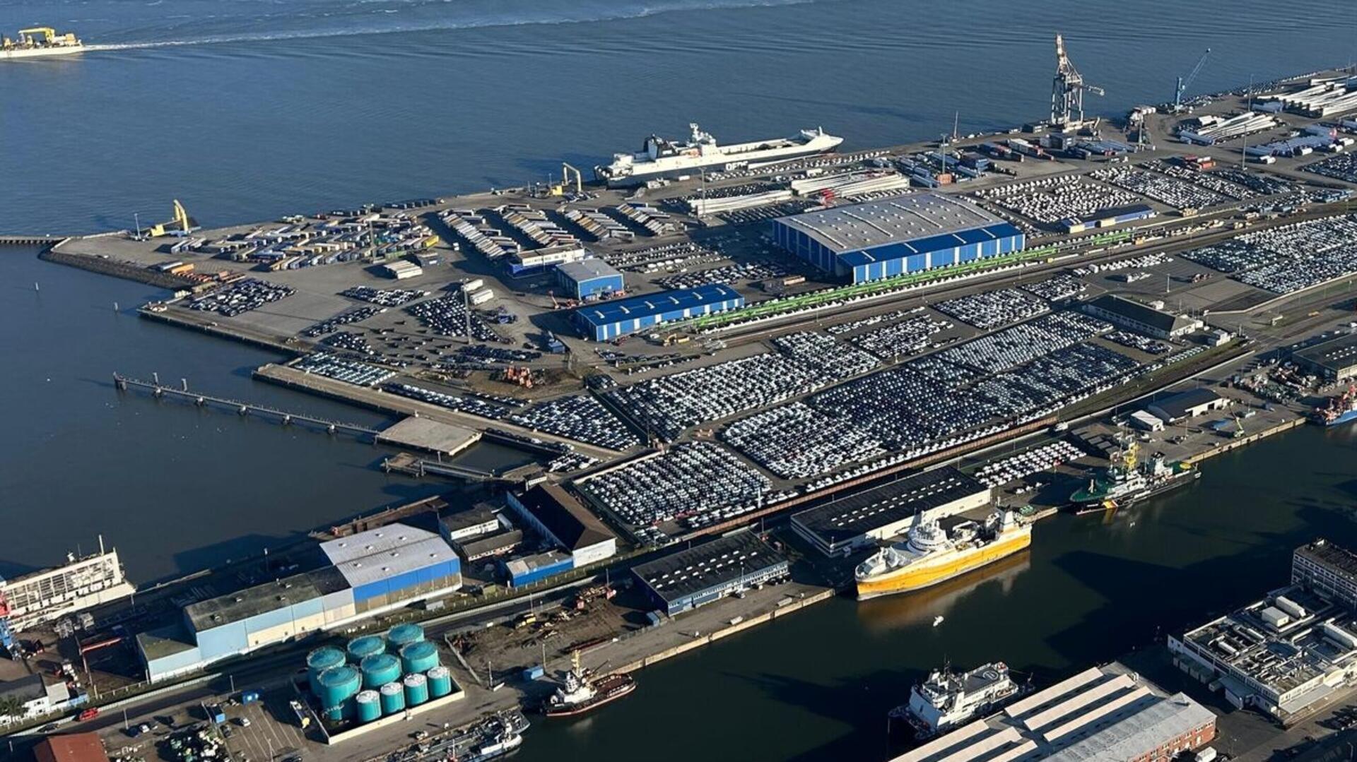 Der Umschlag im Seeverkehr hat im Cuxhavener Hafen im ersten Halbjahr im Vergleich zum Vorjahr enorm zugenommen. 1,8 Millionen Tonnen konnten im Seegüterumschlag verzeichnet werden, 61 Prozent mehr als im ersten Halbjahr 2024.