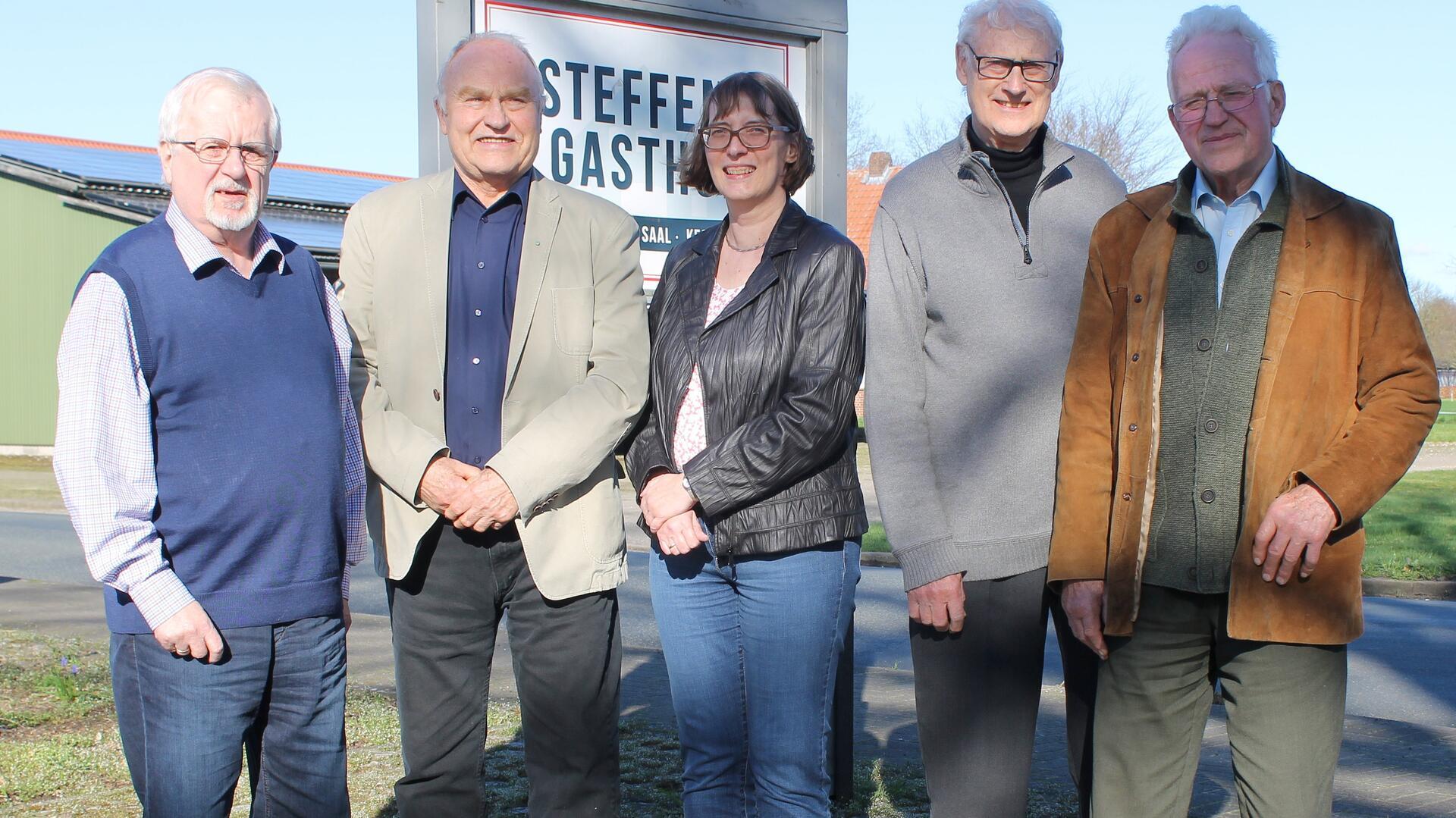 Der Vorstand des Heimatbunds Bremervörde-Zeven (von links): Bernd Kampa, Fritz Metscher, Hella Dohrmann, Walter Borchers, Friedel Martens – es fehlt Ruud Witte.