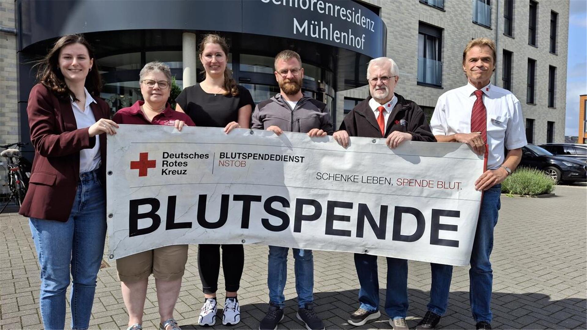 Im Bild von links nach rechts: Amelie Haase, Angelika Müller (DRK-Blutspende), Miriam Müller, Simon Rauschenberger, Bernd Kampa, Gerhard Hübner