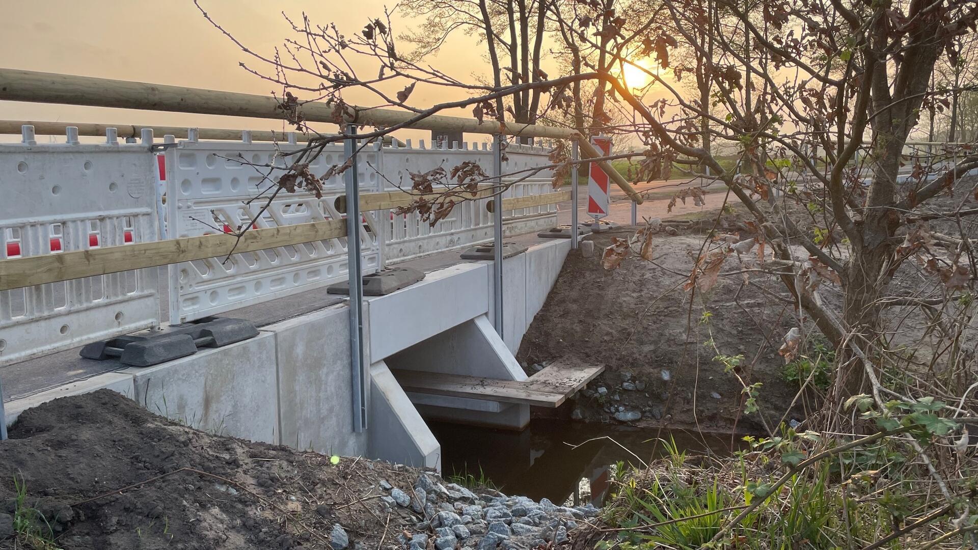 Der neue Radweg zwischen Dipshorn und Otterstedt ist fertig - samt Holzsteg, einem sogenannten Ottersteg.