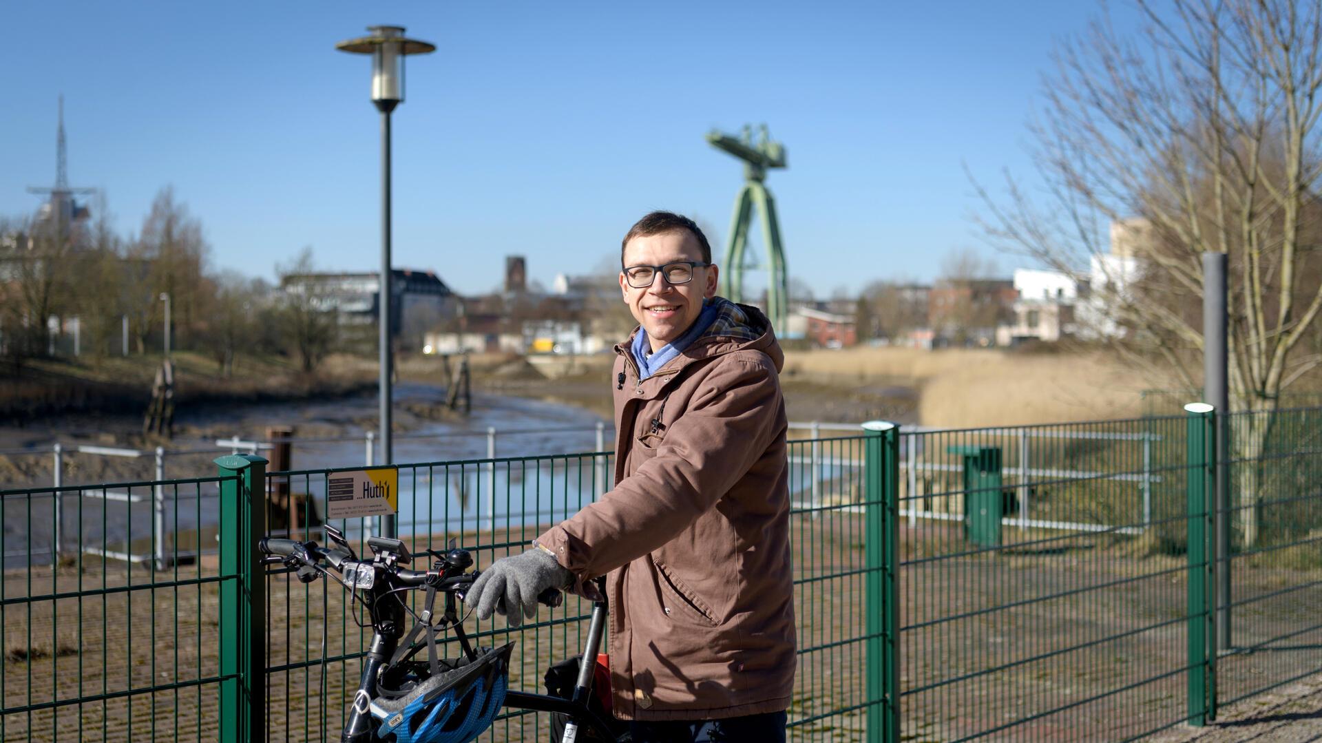Der tägliche Weg per Rad zwischen Geestemünde und Lehe entlang der Geeste-Promenade: Fabian Boungard ist noch im Pioniermodus unterwegs durch Bremerhaven, die Stadt, in der er seit November lebt und arbeitet. 