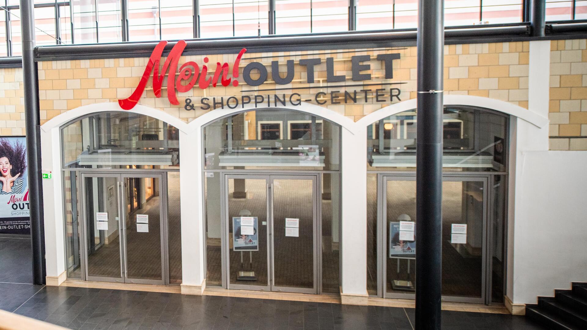 Der verschnörkelte Schriftzug von „Mein! Outlet & Shopping-Center“ spielt mit dem norddeutschen Gruß „Moin!“