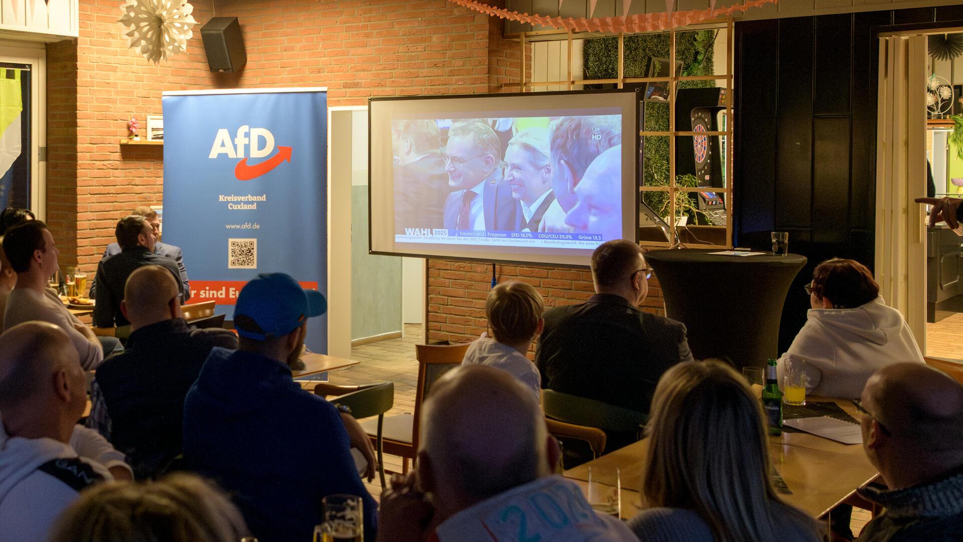 Die AfD-Wahlparty in Spaden. Bundestags-Kandidat Sebastian Sieg war nicht dabei.