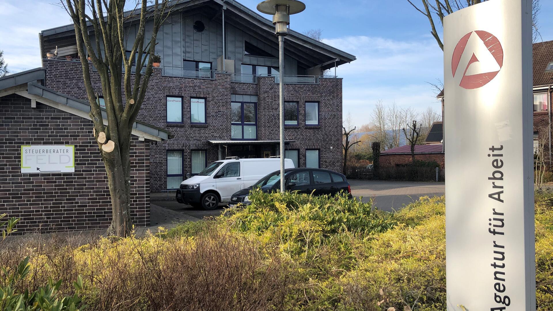 Die Agentur für Arbeit Stade plant harte Einschnitte.Die drohende Schließung der Außenstelle der Agentur in Bremervörde wird in der JVA Bremervörde kritisch gesehen.