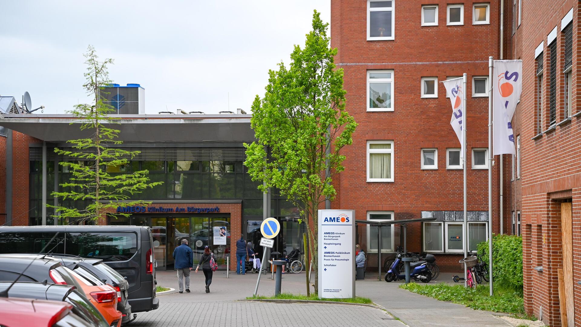 Die Ameos Gruppe wurde im Juli Opfer eines Cyberangriffs, bei dem teils personenbezogene Daten betroffen sein könnten. Patientendaten blieben geschützt, die genauen Auswirkungen werden noch untersucht.