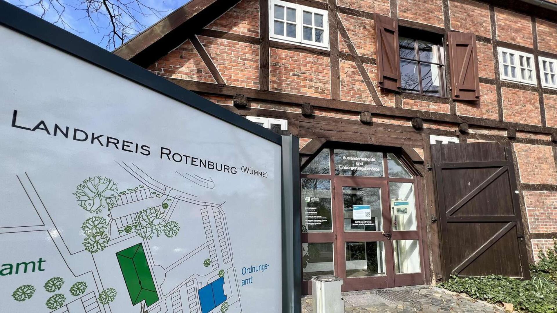 Die Ausländerbehörde des Landkreises muss bei der schwierigen Gesetzeslage bei der Migration den Überblick behalten.