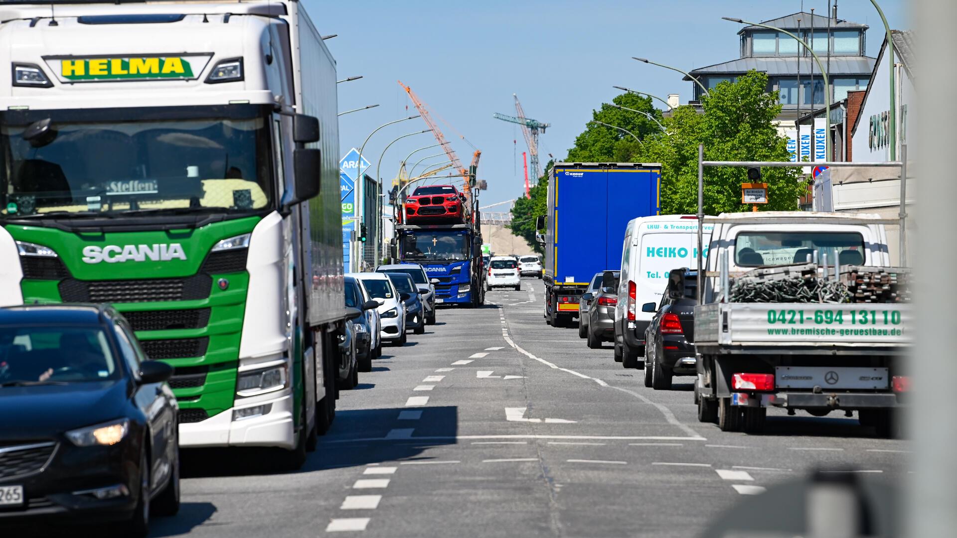 Autos auf der Barkhausenstraße in Bremerhav