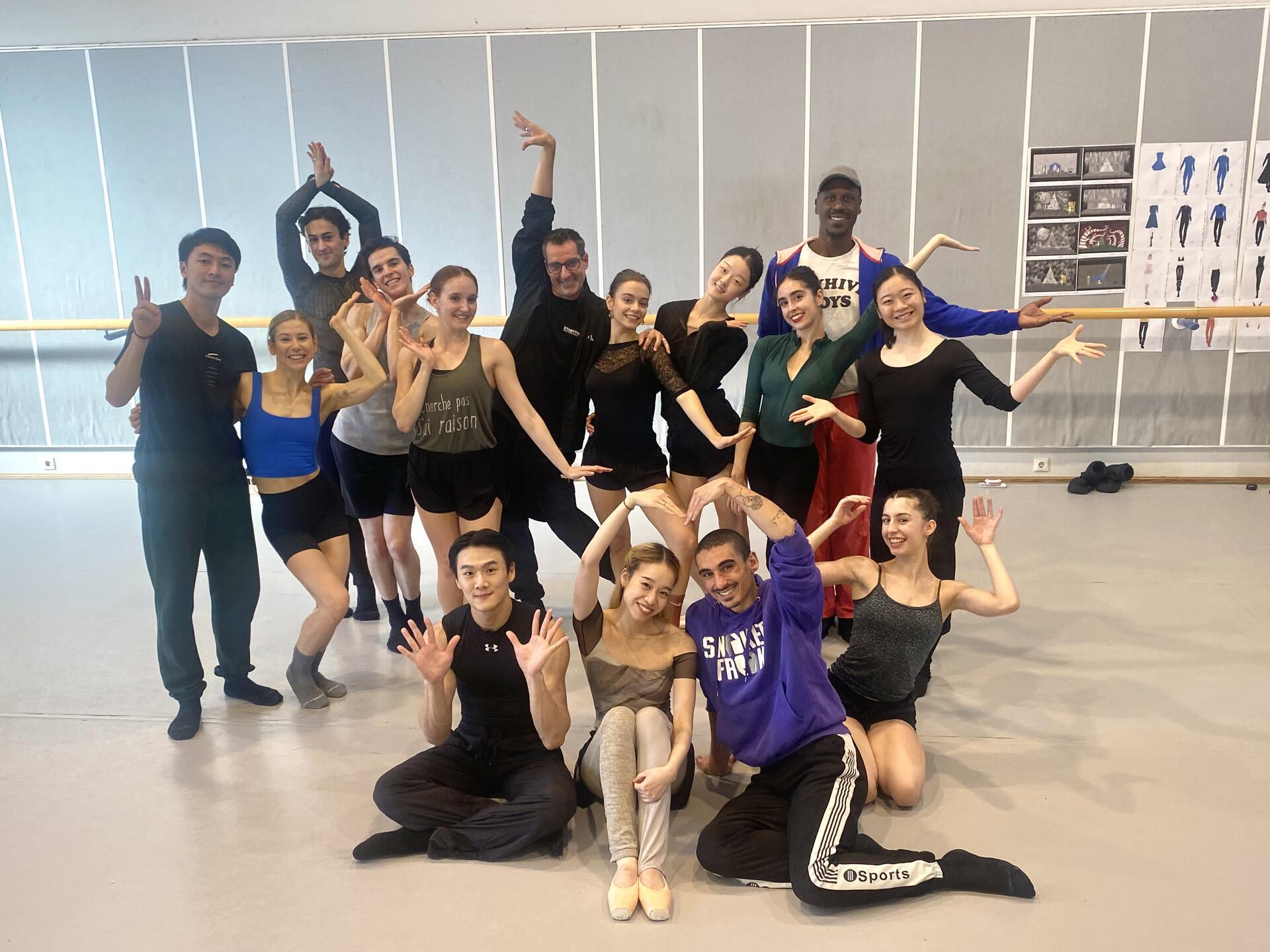 Die Compagnie des Balletts Bremerhaven probt im Ballettsaal des Stadttheaters den letzten Feinschliff für die große Première von Tschaikowskys weihnachtlichem Märchenballett "Der Nussknacker" am 11. Oktober im Großen Haus.