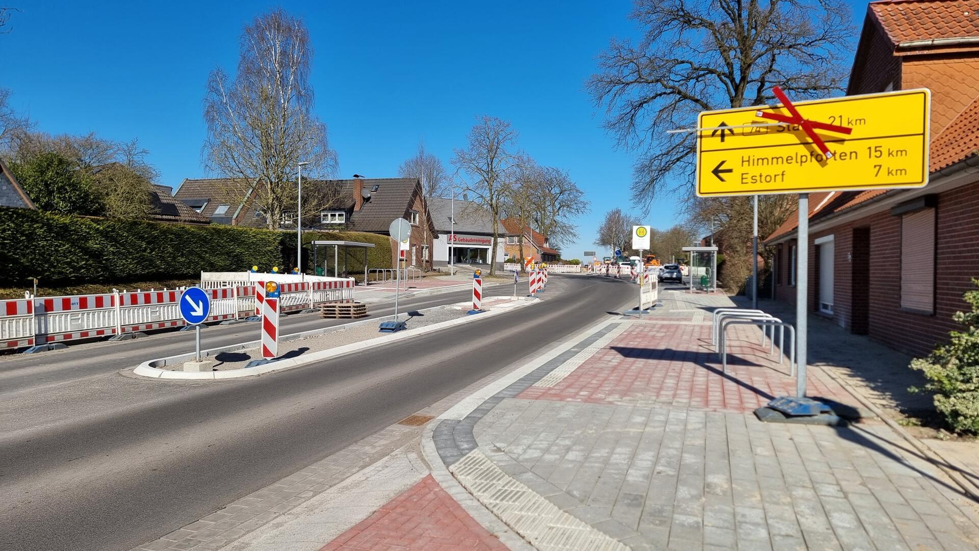 Die Durchfahrt nach Stade ist zurzeit gesperrt. Die Bauarbeiten dauern voraussichtlich bis Ende Mai oder gar bis Juni.