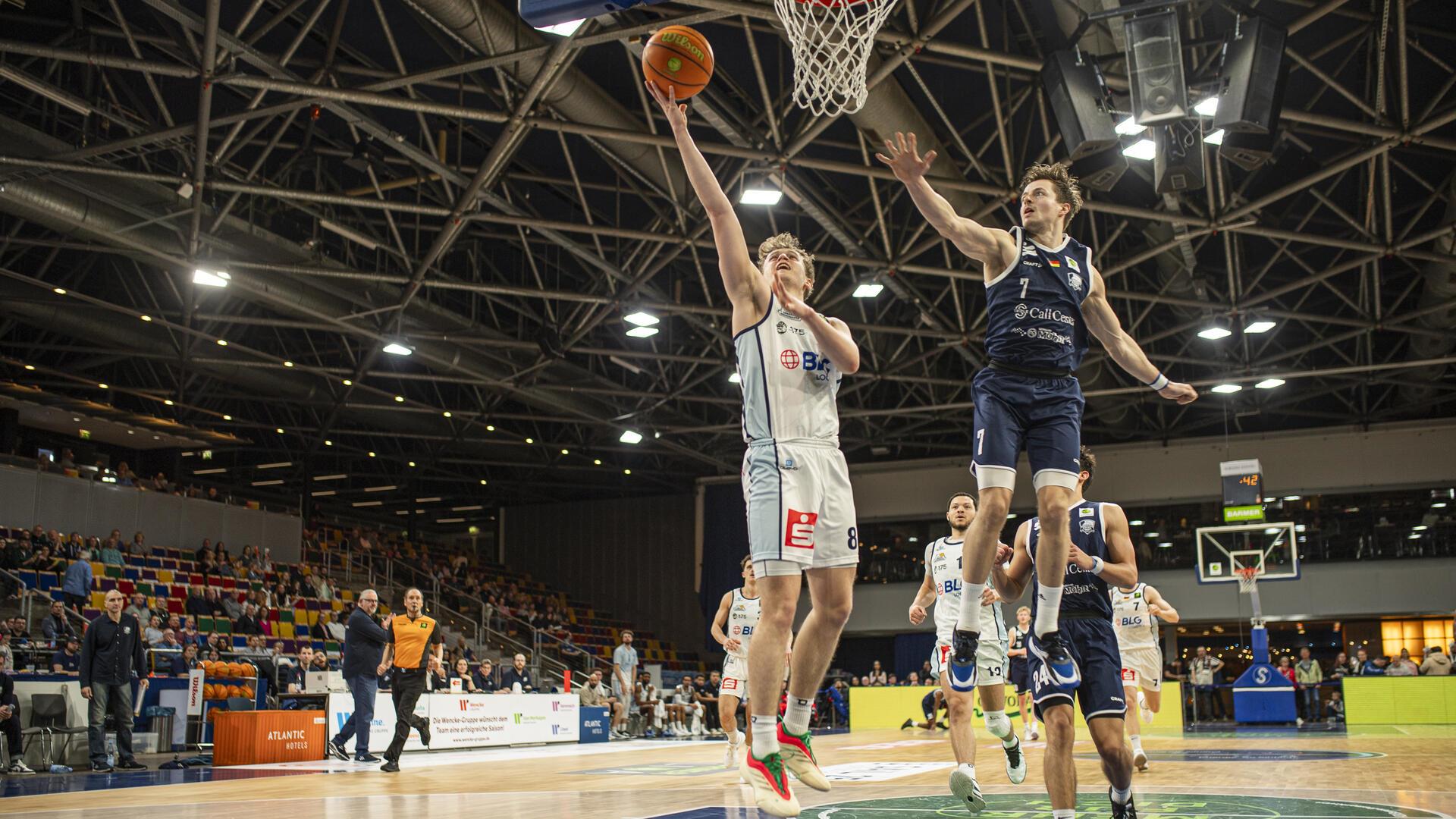 Die Eisbären-Basketballer freuen sich darüber, in der kommenden Saison wieder in Bremerhaven auf heimischem Parkett auftrumpfen zu dürfen.