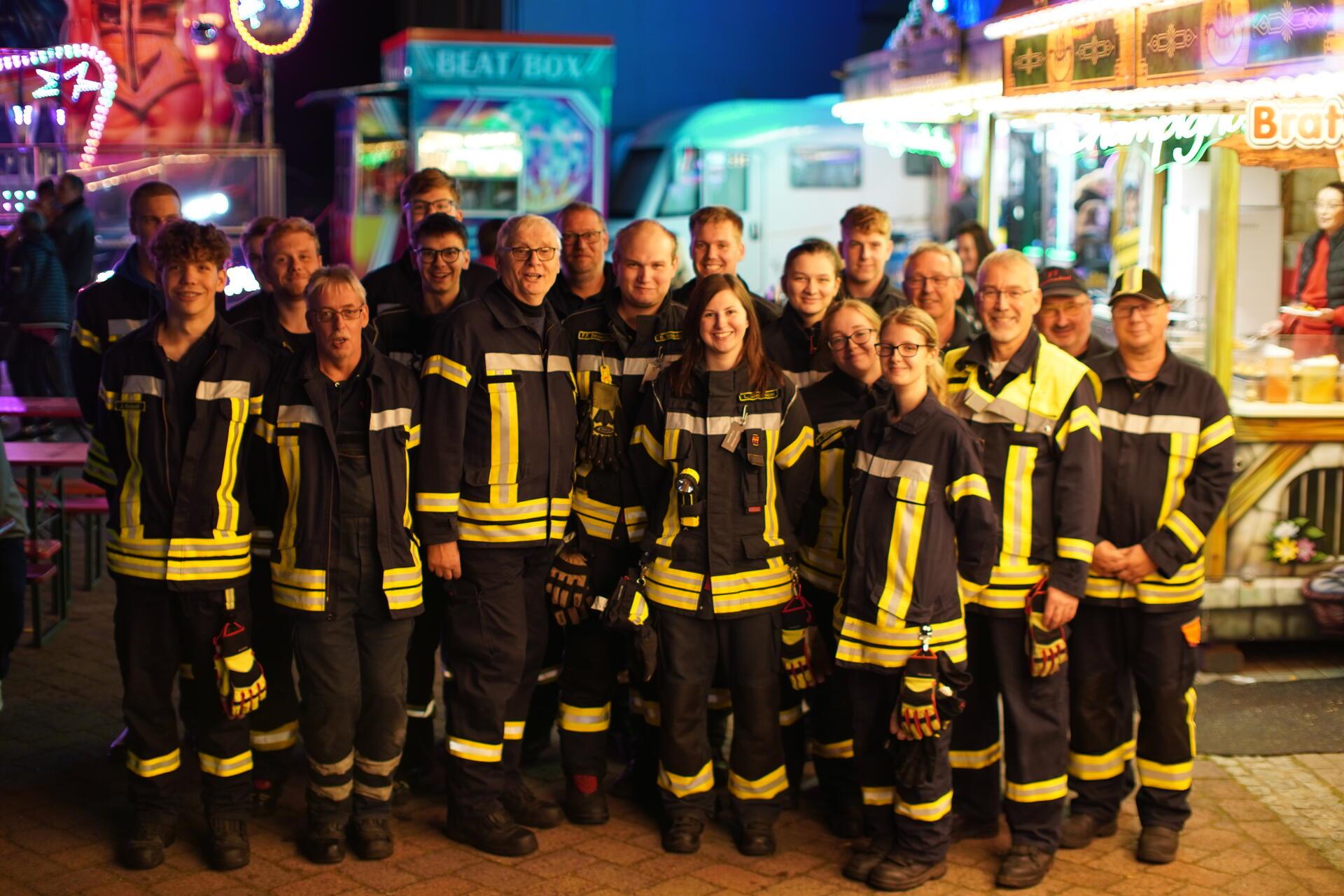 Die Freiwillige Feuerwehr nach dem Laternenumzug.