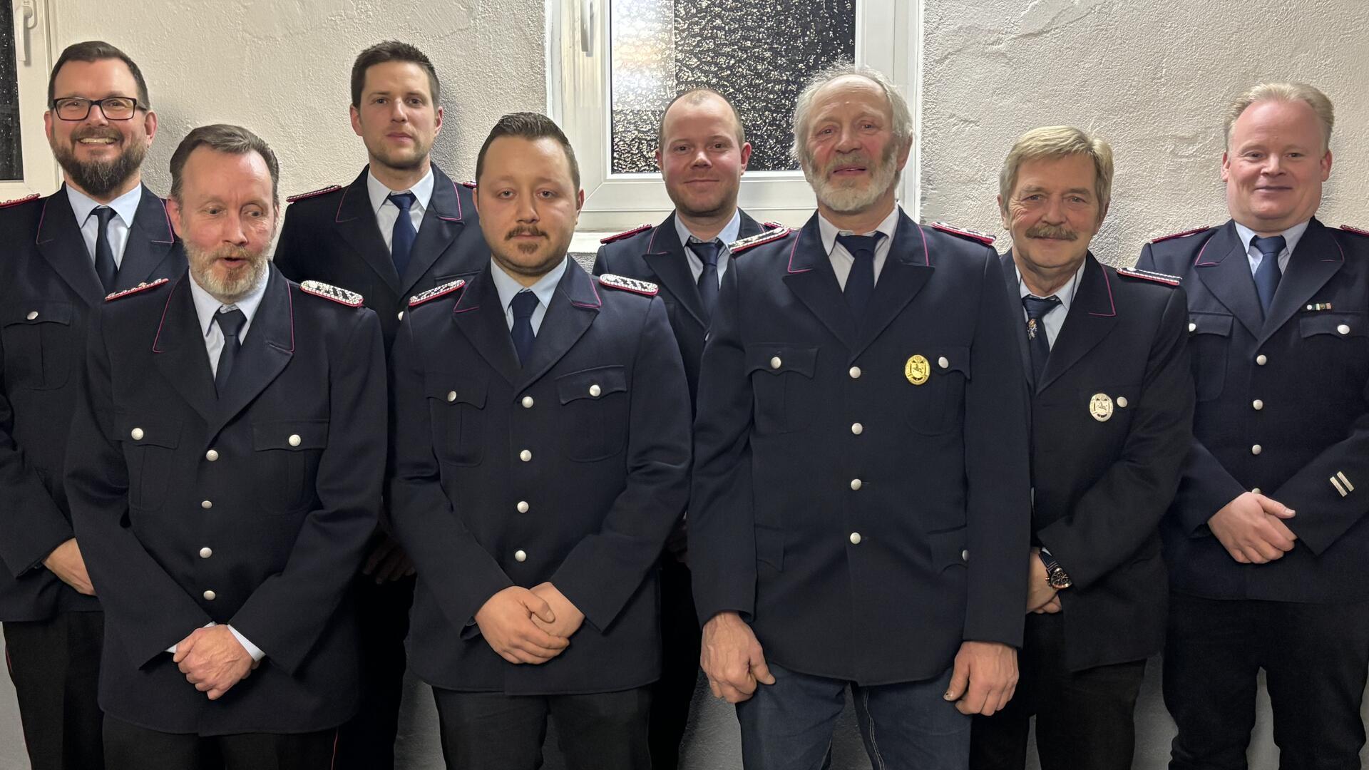 Die Geehrten und Beförderten der Feuerwehr Ippensen