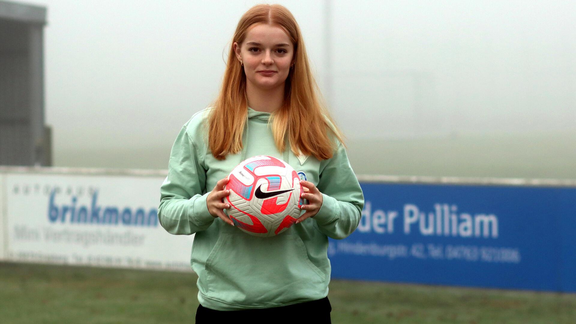 Die Gnarrenburgerin Lina Huntemann hat sich in den Werder-Nachwuchsteams gut entwickelt. Jetzt darf sich die 17-jährige Verteidigerin in der Regionalliga der SV-Damen II zeigen.