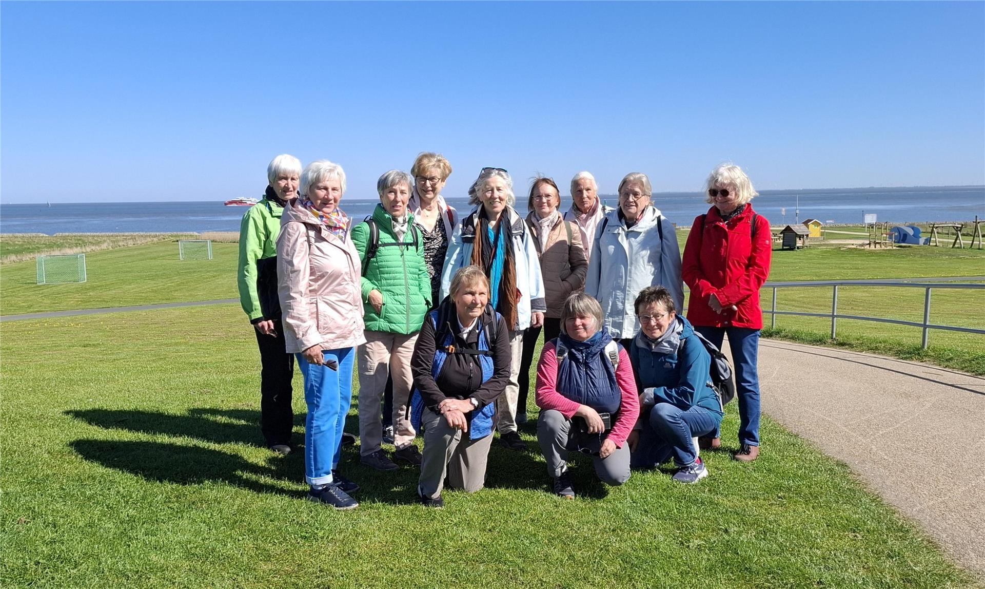 Die Gruppe des Wandervereins Vörder Land unternahm einen Ausflug nach Altenbruch.
