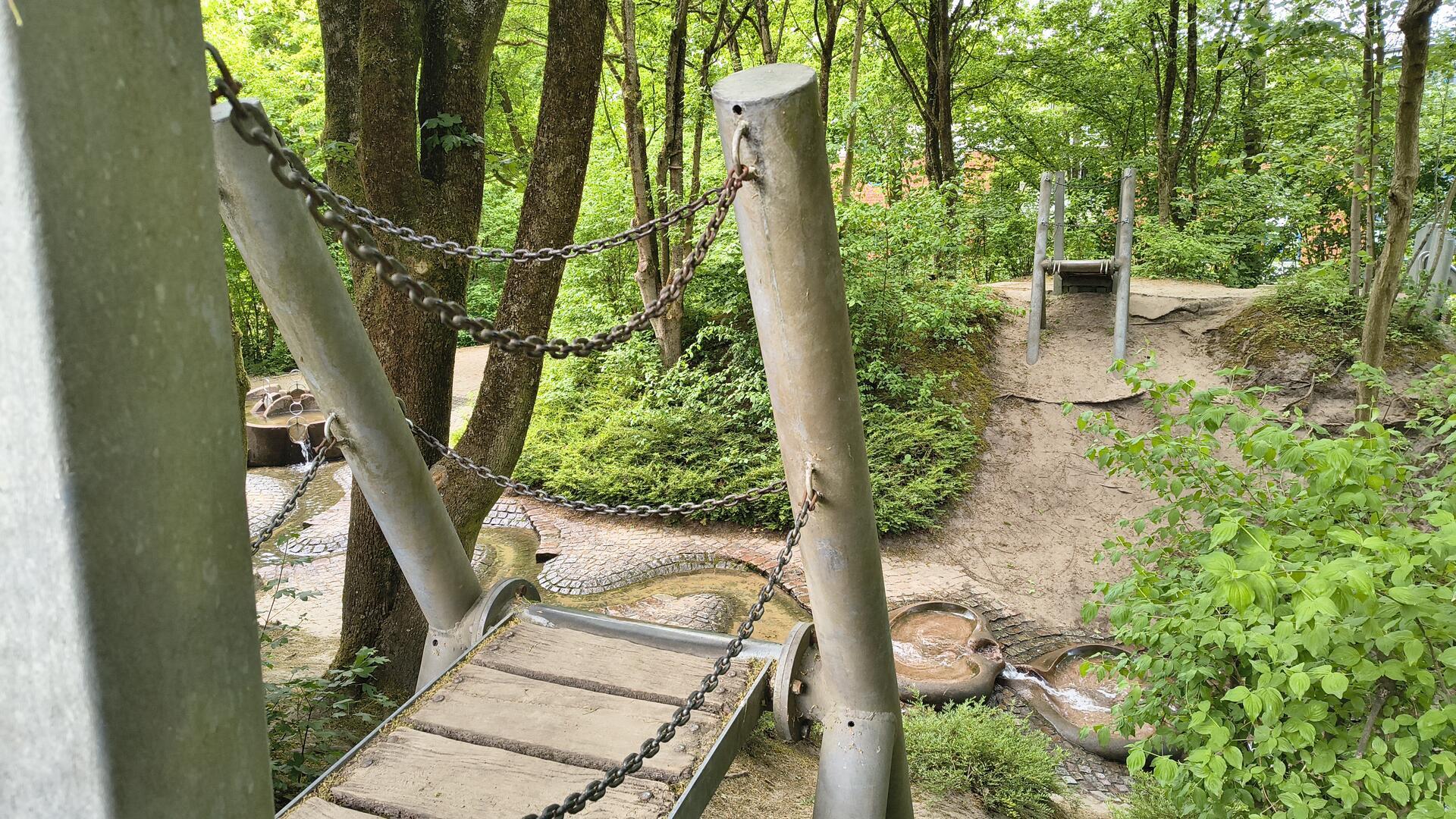 Die Hängebrücke am Spielplatz am Vörder See bleibt bis auf unbestimmte Zeit verschwunden.