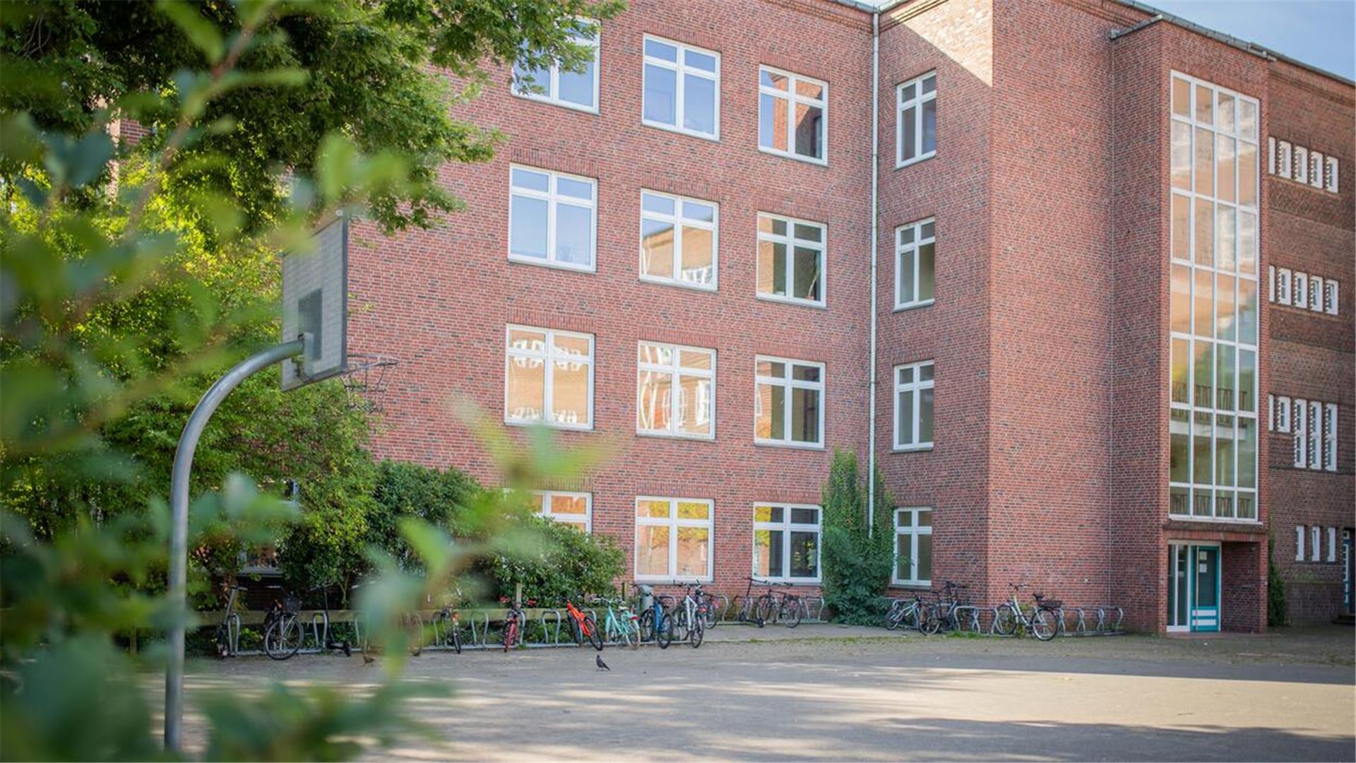Die Humboldtschule in Geestemünde ist nur eine von vielen Schulen in der Stadt, in denen die Handwerker in den Sommerferien tätig waren