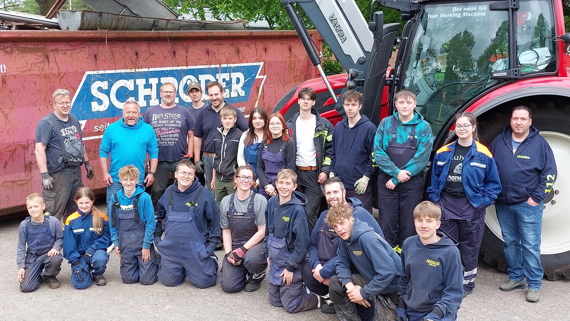 Die Jugend der Freiwilligen Feuerwehr Debstedt hat am Wochenende sieben Stunden lang Altmetall im Ort eingesammelt. Zwei große Container haben aber nicht mehr für den Schrott ausgereicht.
