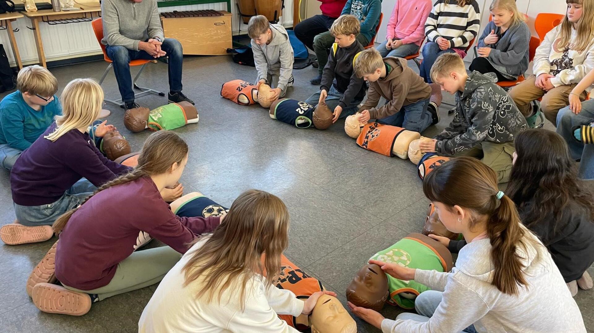Notfalltraining an der Oste-Grundschule in Heeslingen