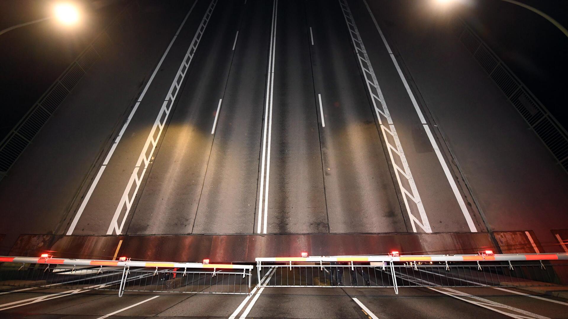 Die Kennedybrücke muss erneut hochgeklappt werden.