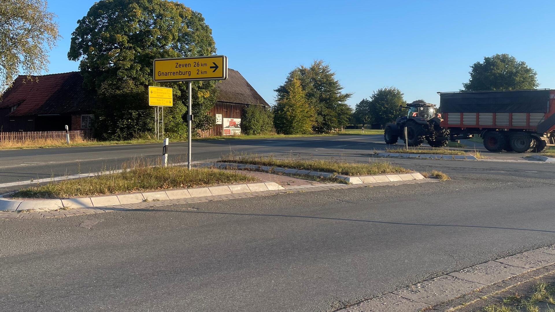 Die Kreuzung in Kuhstedt wird ab dem 13. Oktober saniert. Die Durchfahrt auf der B74 muss dafür mindestens ein Dreivierteljahr lang voll gesperrt werden. 