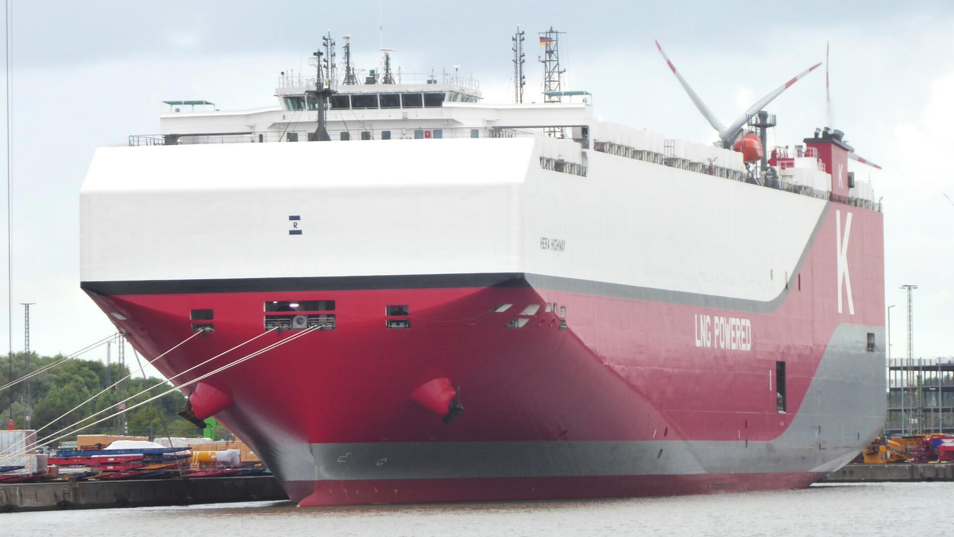 Die LNG-Autofähre „Hera Highway“ legte zur Jungfernfahrt in Bremerhaven an. 