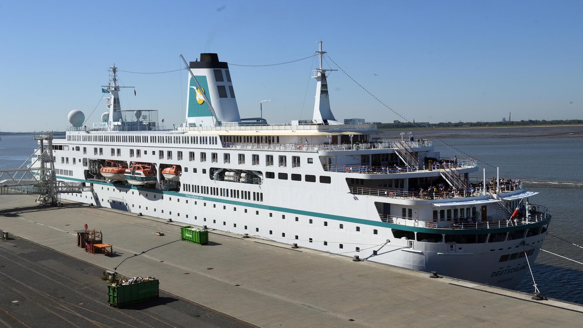 Die "MS Deutschland" liegt in Bremerhaven. Nach technischen Schwierigkeiten musste die "MS Deutschland" einen Tag lang in Bremerhaven liegen bleiben.