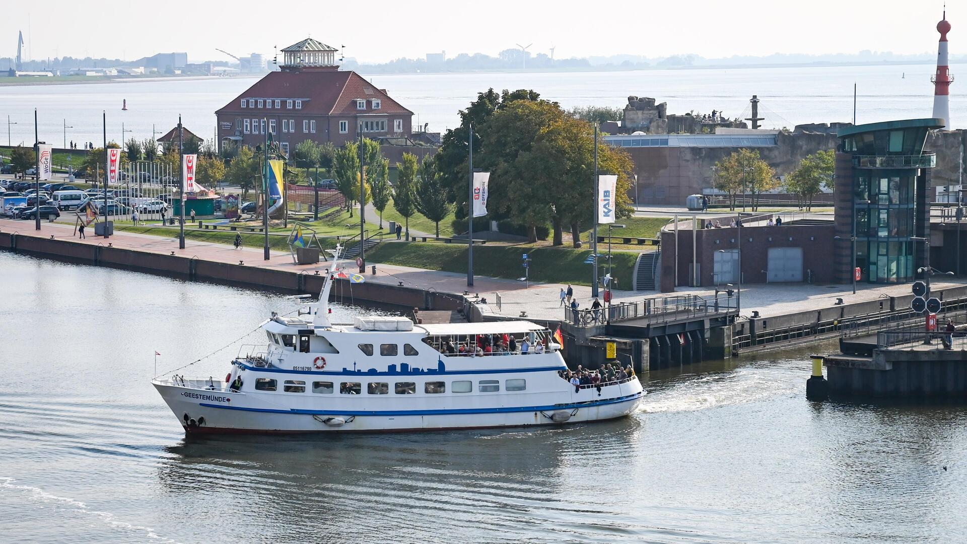 Ein Schiff. 