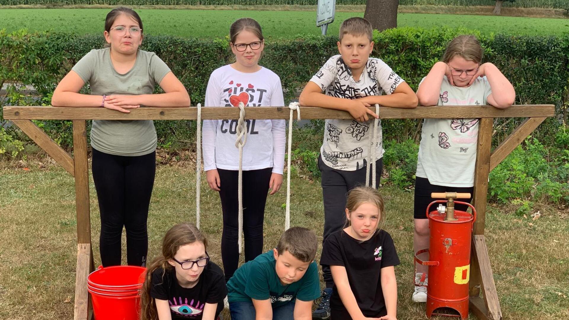 Die Mitglieder der Kinderfeuerwehr Geestequelle sind traurig. Wenn keine neuen Betreuer gefunden werden, fehlt ihnen ein wichtiges Hobby und der Feuerwehr bald der Nachwuchs.