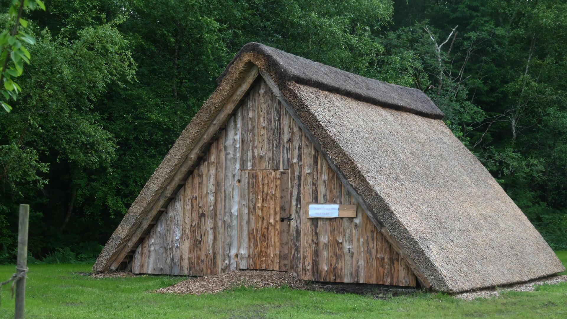 Die Moorkate, die nach historischen Vorbildern gebaut wurde, wird im Rahmen des Torftages offiziell eingeweiht. 