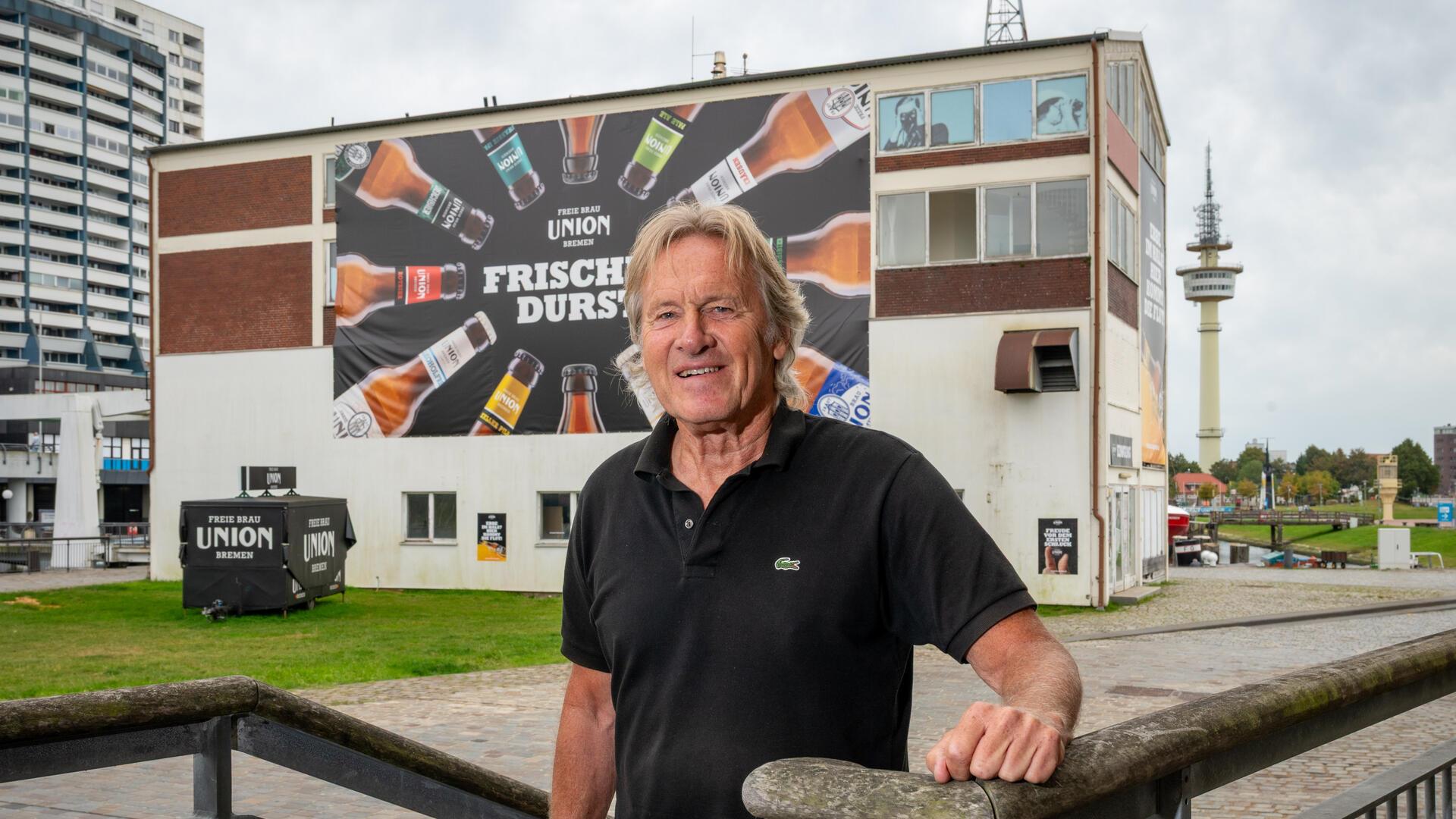 Die Plakate zeigen es an: Der Bremer Unternehmer Lüder Kastens hat Großes vor in Bremerhaven.
