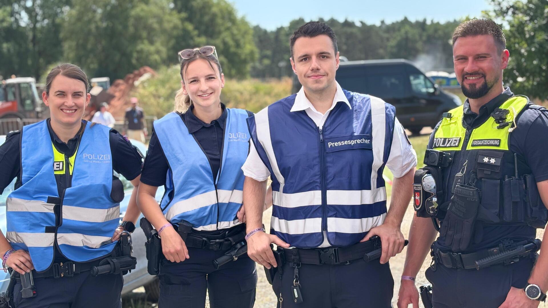 Die Polizei darf bei einem großen Festival natürlich auch nicht fehlen. Unter anderem sorgen Janna Strohbach, Vanessa Hintz, Marvin Teschke und Chris-Phillip Bode für Recht und Ordnung. 