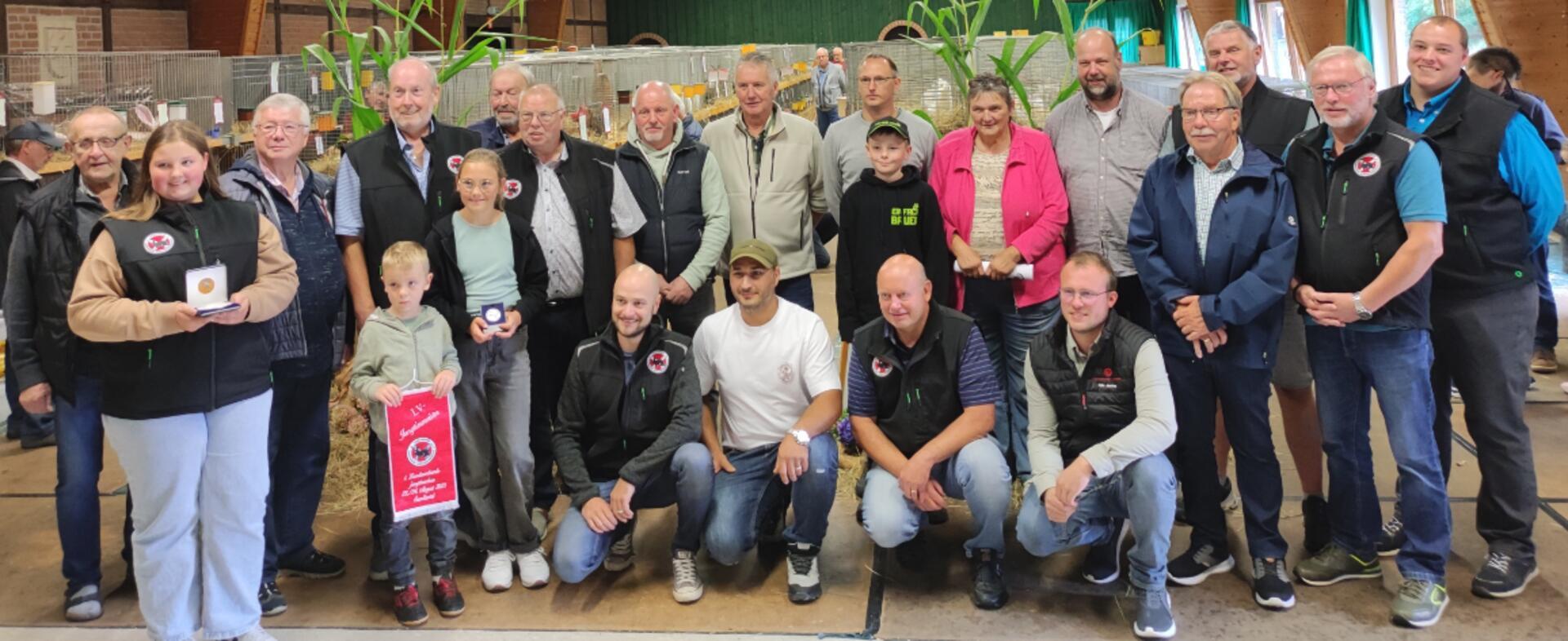 Die Preisträger der Sandbosteler Kaninchenschau.
