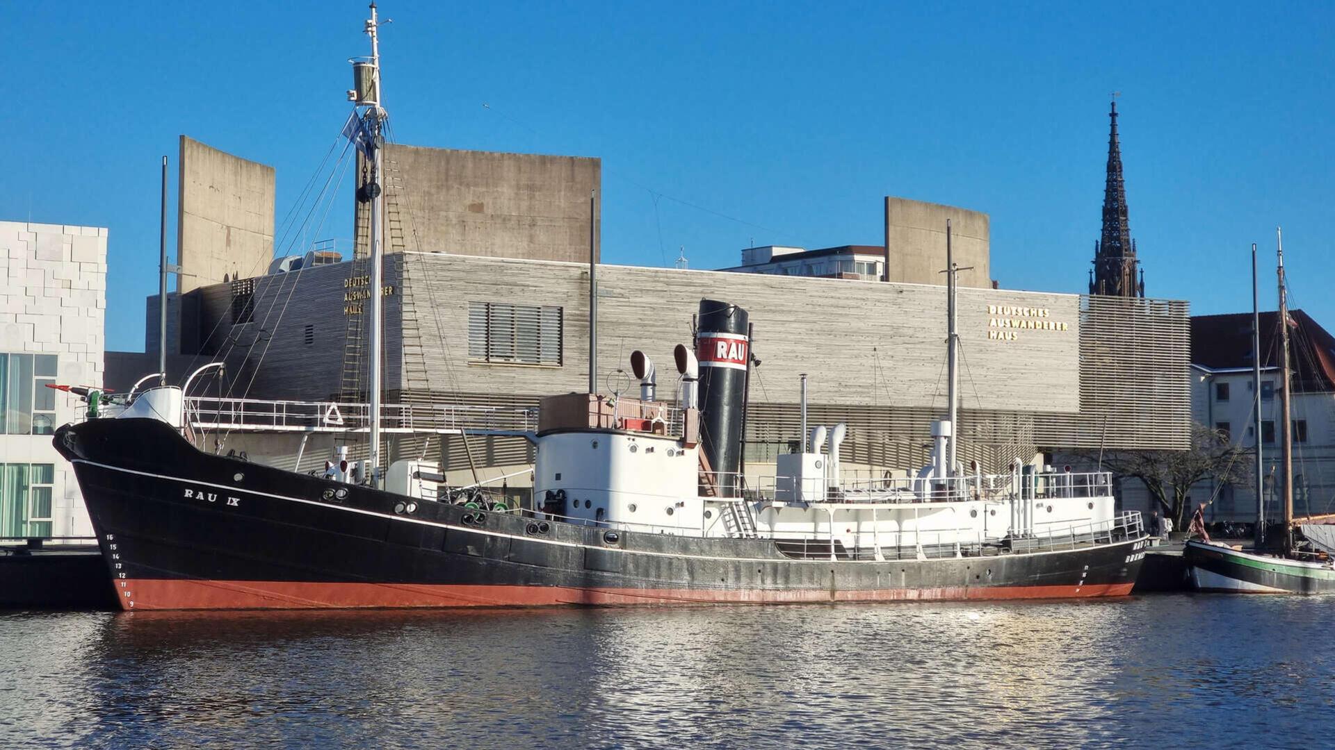 Ein Museumsschiff im Hafen. Die „Rau IX“ im Neuen Hafen in Bremerhaven dient als Testobjekt für neue Verfahren zum Schutz historischer Museumsschiffe vor Korrosion.