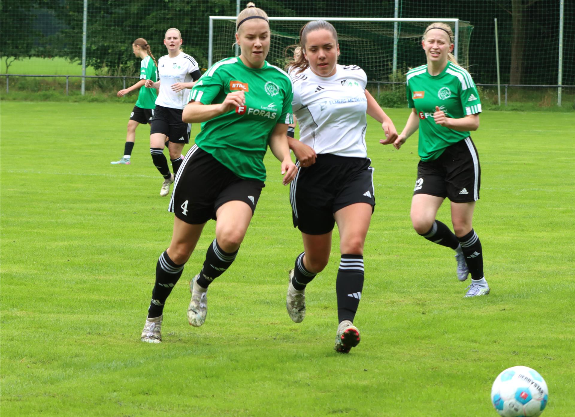 Die SG Anderlingen/Byhusen um Mara Sophie Holsten (links) setzte sich im Auswärtsspiel mit 3:1 durch.