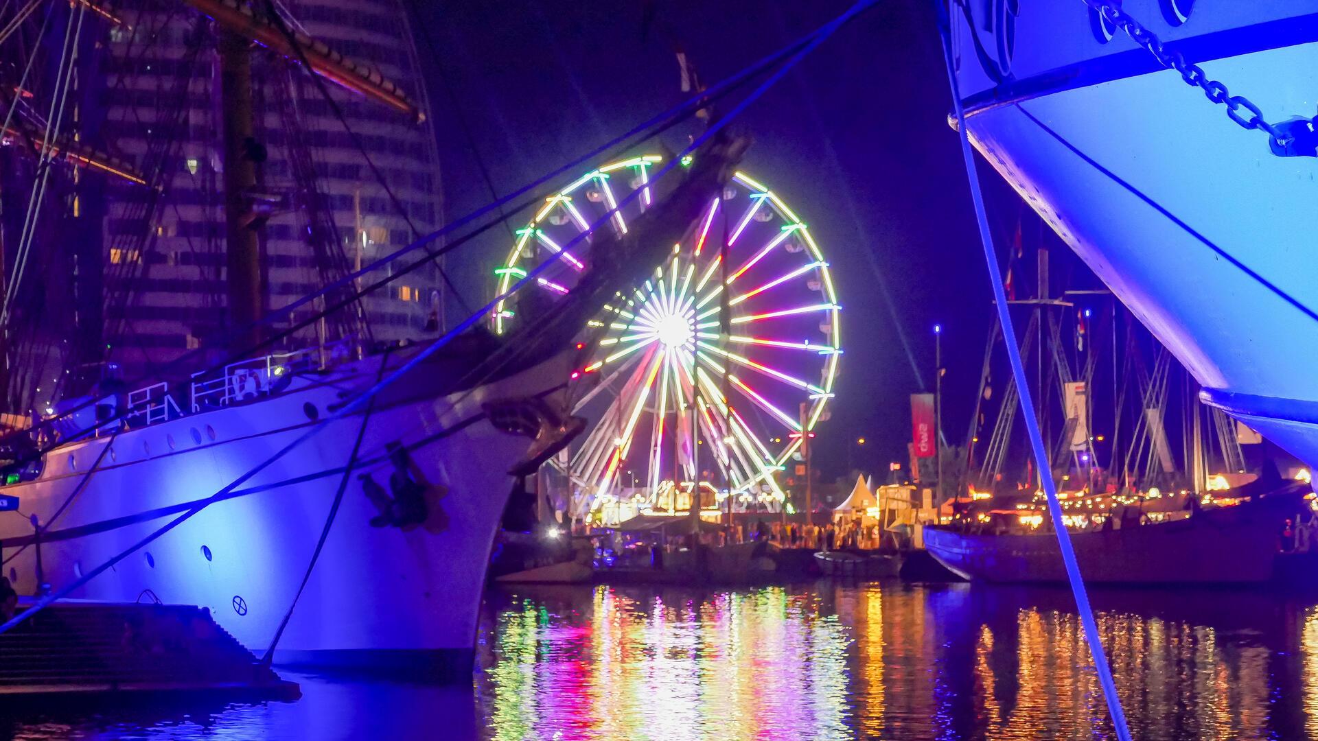 Die Sail 2025 in Bremerhaven bei Nacht: Noch zwei Tage können Sie das Mega-Event so erleben.