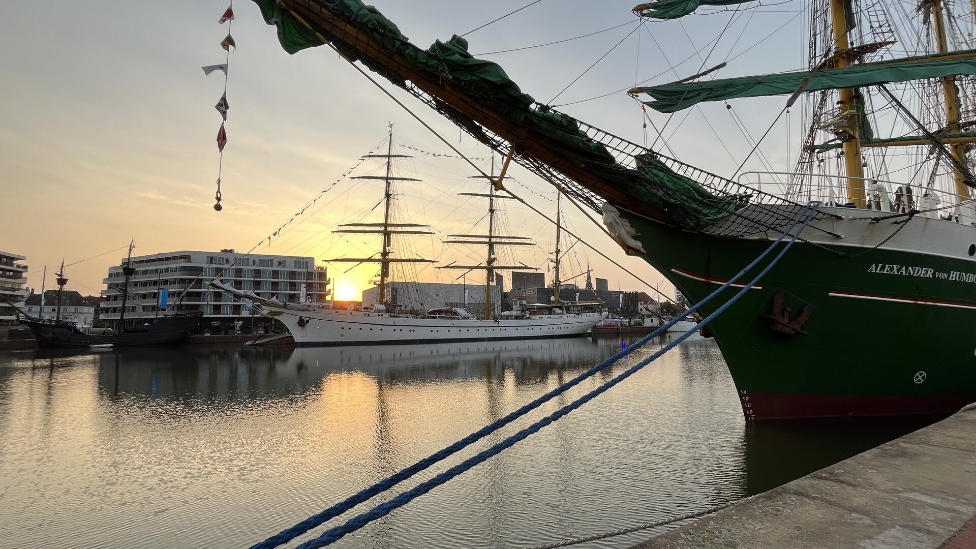 Die Sail am Morgen. Die Sonne geht auf.
