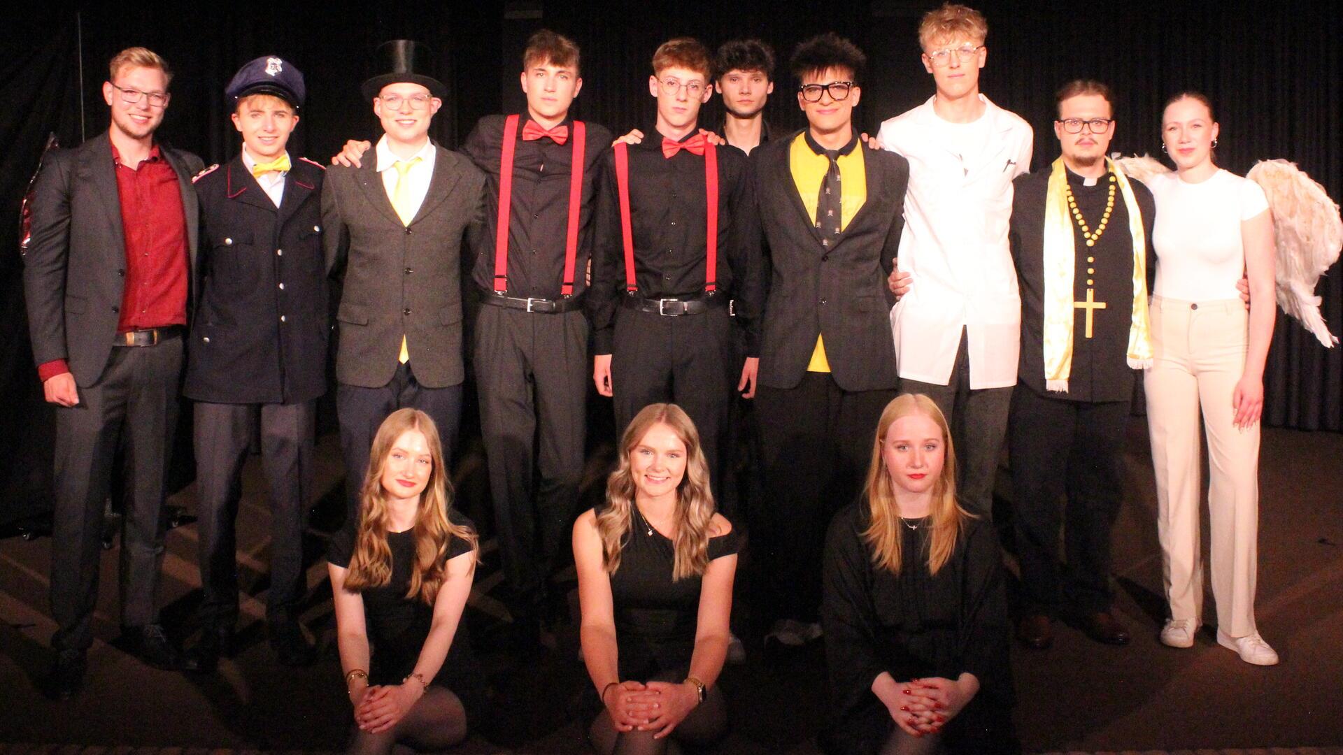 Die Schüler der Ostetalschule überzeugten mit ihrer Inszenierung von Dürrenmatts „Der Besuch der alten Dame“.